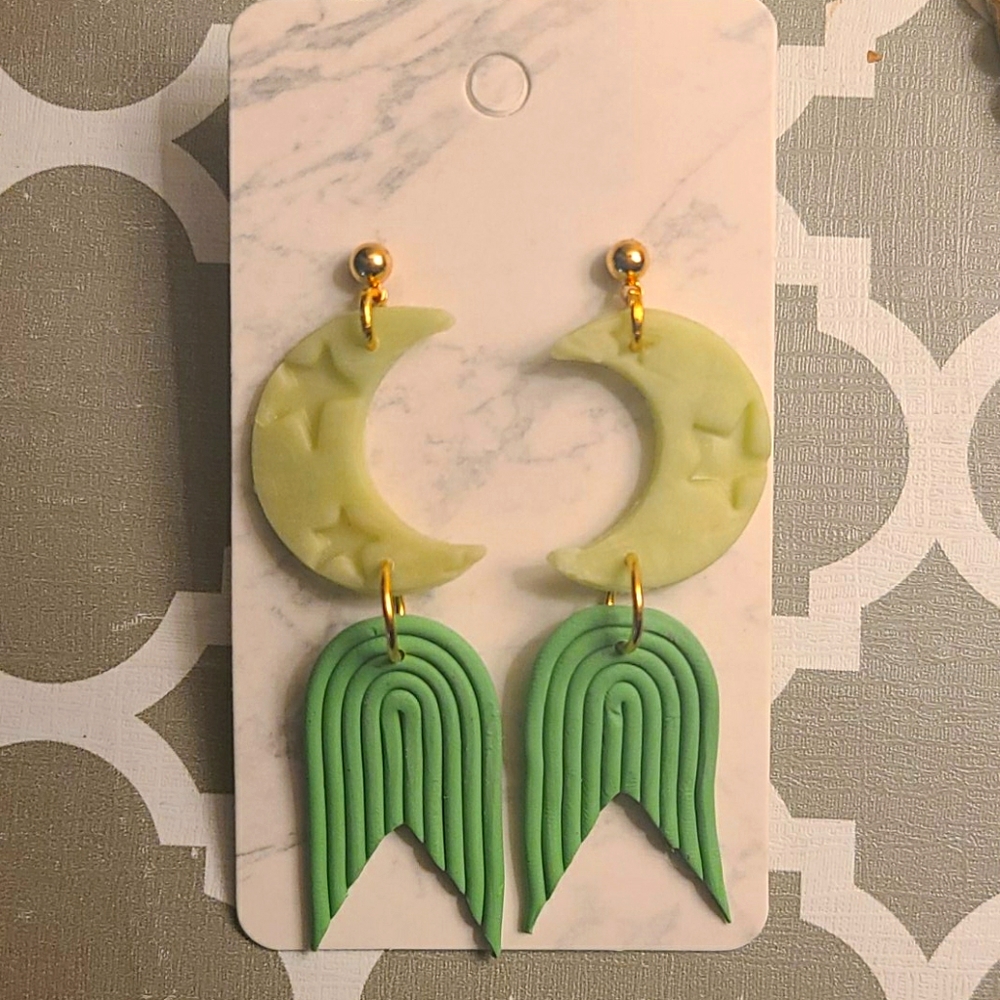 🌛 Glow In The Dark Moon Earrings